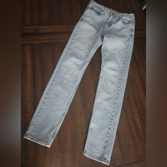 Gorgeous Light Wash Levi's Straight W28 L32 - Picture 1 of 14
